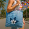 bolso-denim-artesanal-makrys-Alma-en-Flor-bag-Makrys Bolso artesanal en denim reciclado Makrys. Alma-en-Flor-bag-Makrys