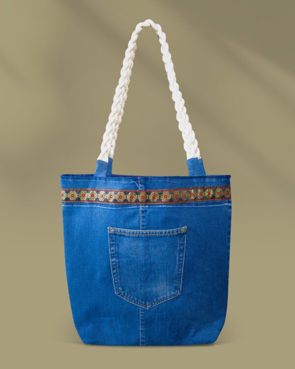bolso-denim-artesanal-makrys-Sendero-en-Flor-bag-Makrys Bolso artesanal en denim reciclado Makrys. Sendero-en-Flor-bag-Makrys